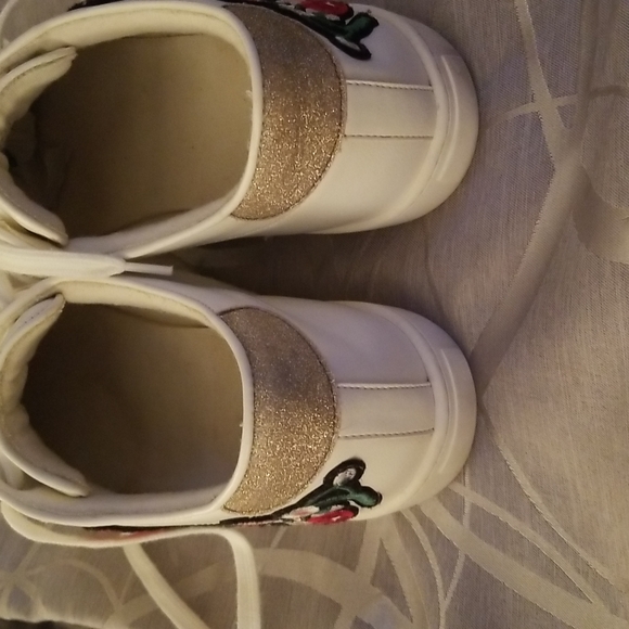 Shoes - Picture 4 of 5